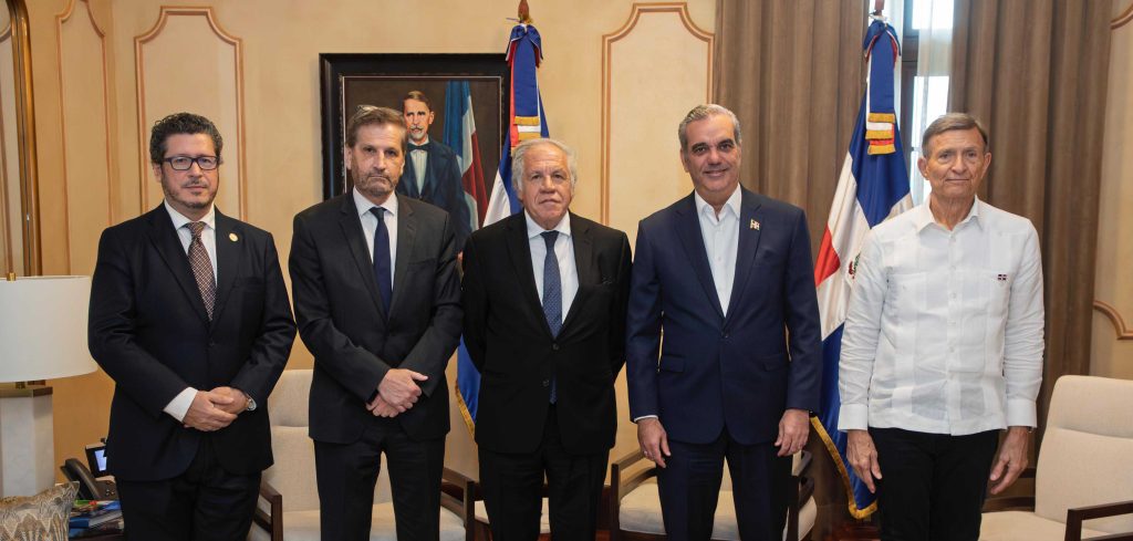 Presidente Abinader recibe a Luis Almagro, secretario general de la OEA, en el Palacio Nacional Abinader recibe a Luis Almagro secretario general de la OEA en el Palacio Nacional
