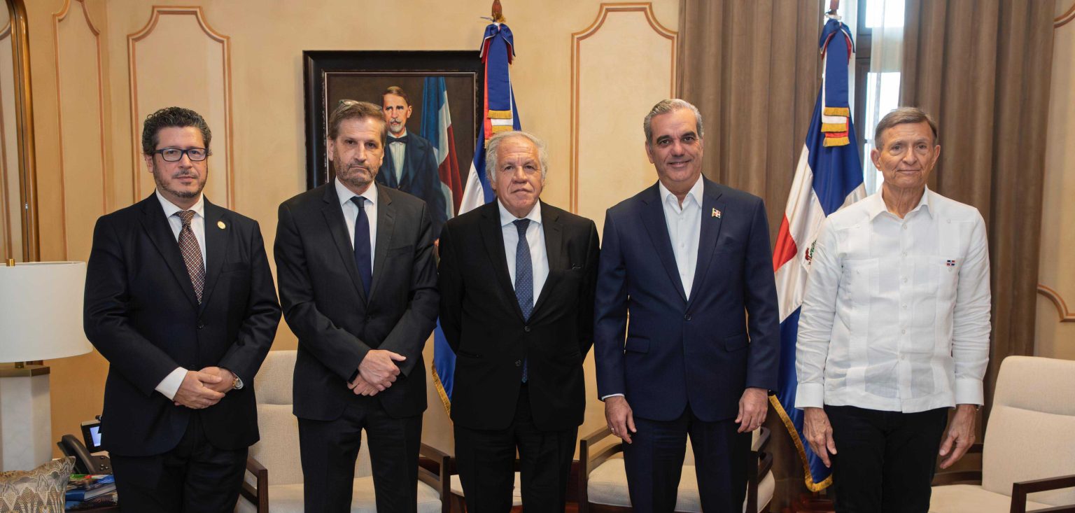 Abinader recibe a Luis Almagro secretario general de la OEA en el Palacio Nacional