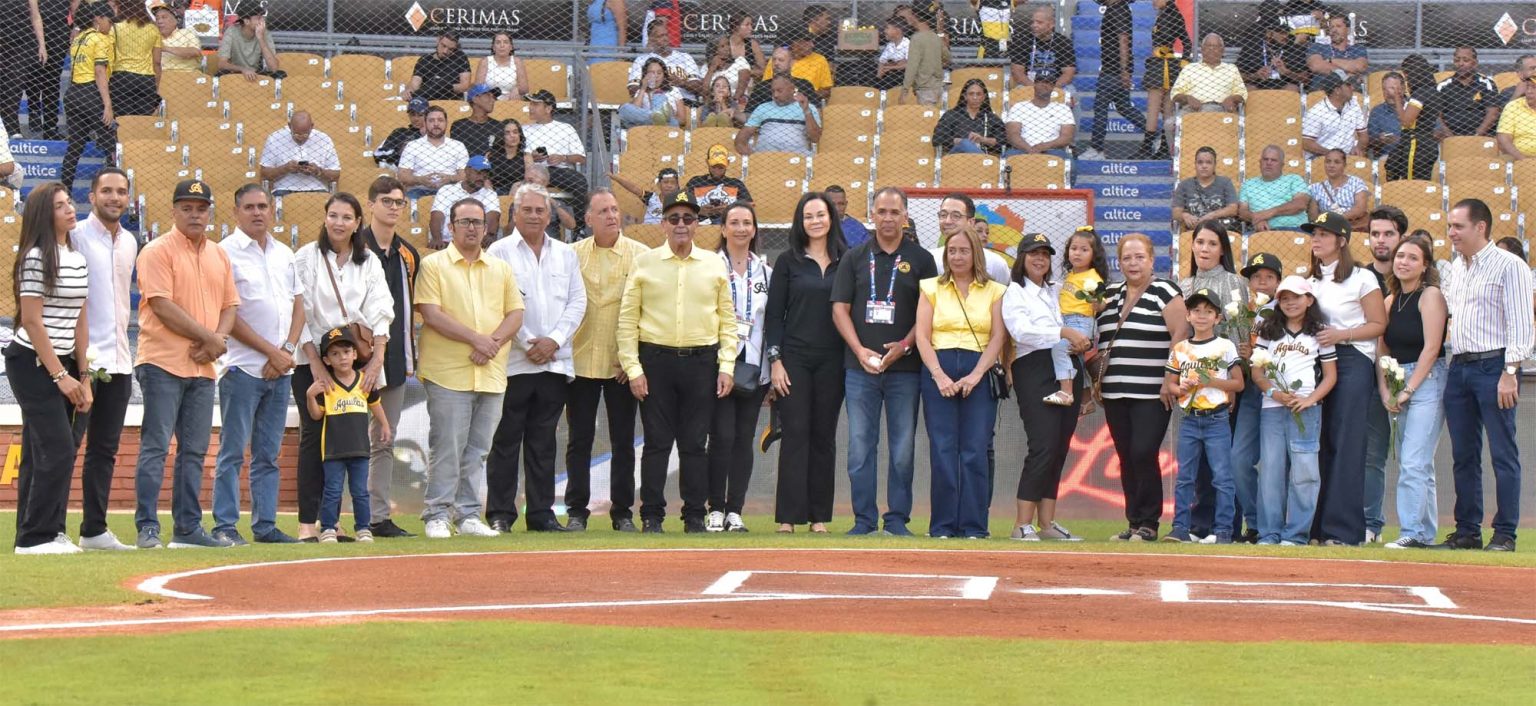 Aguilas Cibaenas rinden homenaje a Don Papi Bisono