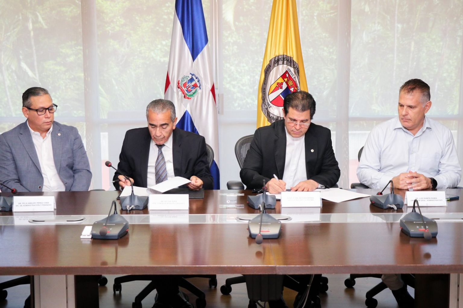 Aguilas Cibaenas y PUCMM firman historico convenio para pasantias estudiantiles