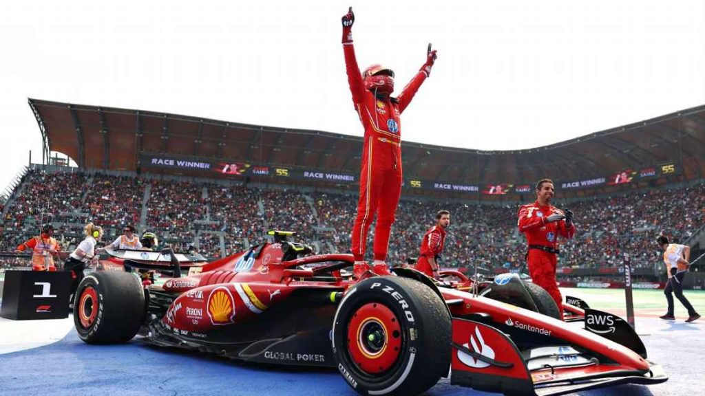 Carlos Sainz conquista el GP de Mexico seguido por Norris y Verstappen cae al sexto lugar en un fin de semana complicado para Red Bull