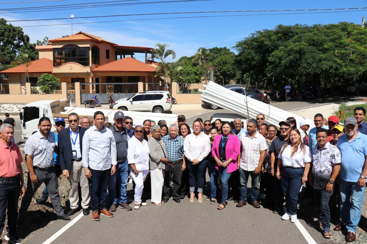 Coraasan entrega tuberias para nueva linea de distribucion de agua en Guajaca