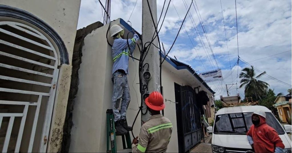 EDENORTE regulariza conexiones electricas en comunidades de las provincias Duarte