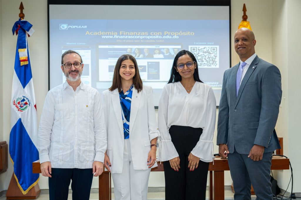 Esteban Martinez Murga Laura Partal Claudelle Brito y Maximo Paulino del Banco Popular