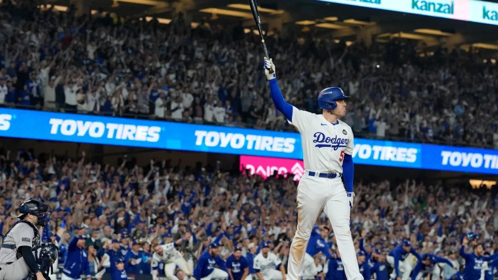 Freddie Freeman deja en el terreno a los Yankees para llevarse el primero de la Serie Mundial