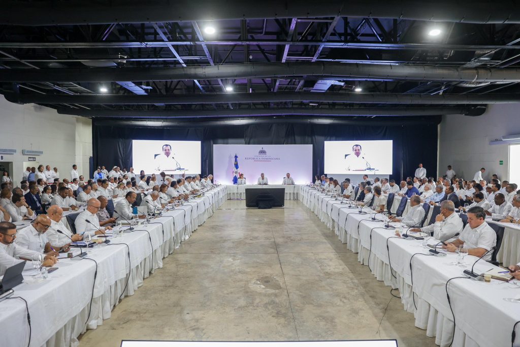 Gobierno anuncia inversión de RD$4,000 millones para mejorar suministro de agua en Puerto Plata Gobierno anuncia inversion de RD4000 millones para mejorar suministro de agua en Puerto Plata
