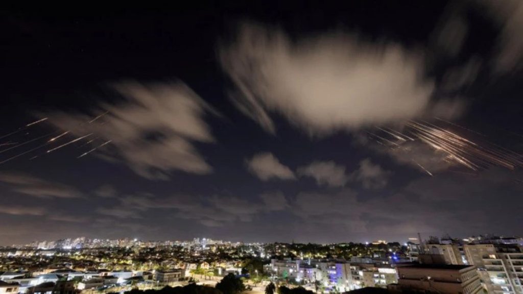 Israel Domo de Hierro neutraliza misiles en la ciudad de Tel Aviv