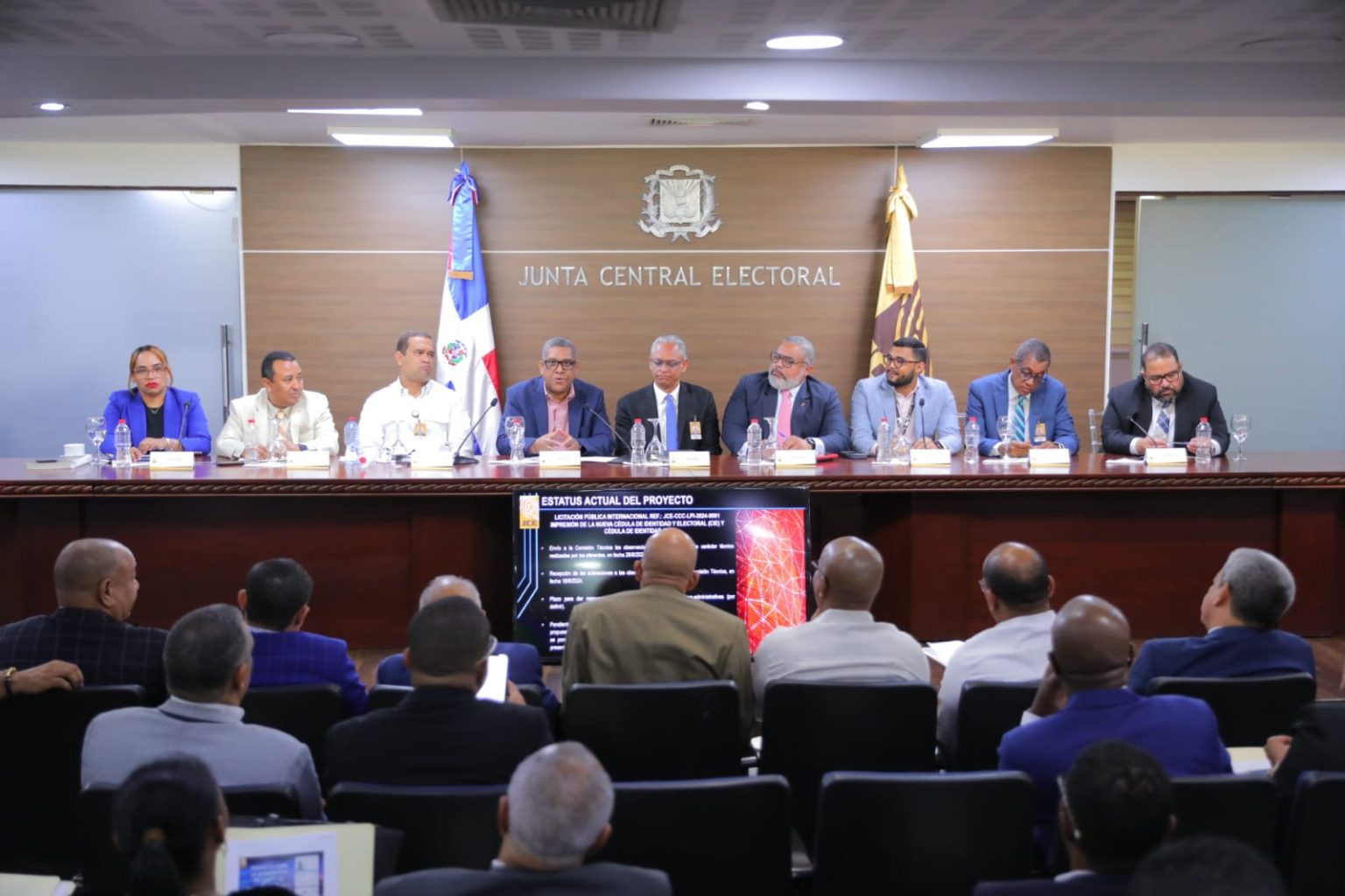 JCE presenta avances del Proyecto de Renovacion de la Cedula de Identidad y Electoral a las organizaciones politicas