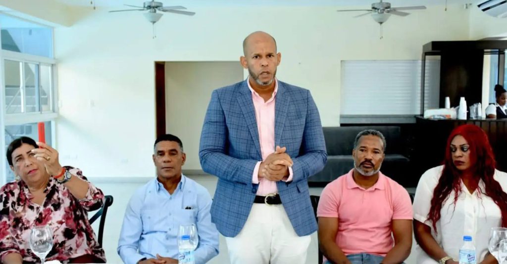 18 asociaciones respaldan candidatura del ex-atleta Yoel Tapia a la presidencia de la Fed. Dominicana de Atletismo Joel Tapia pte FDA 1