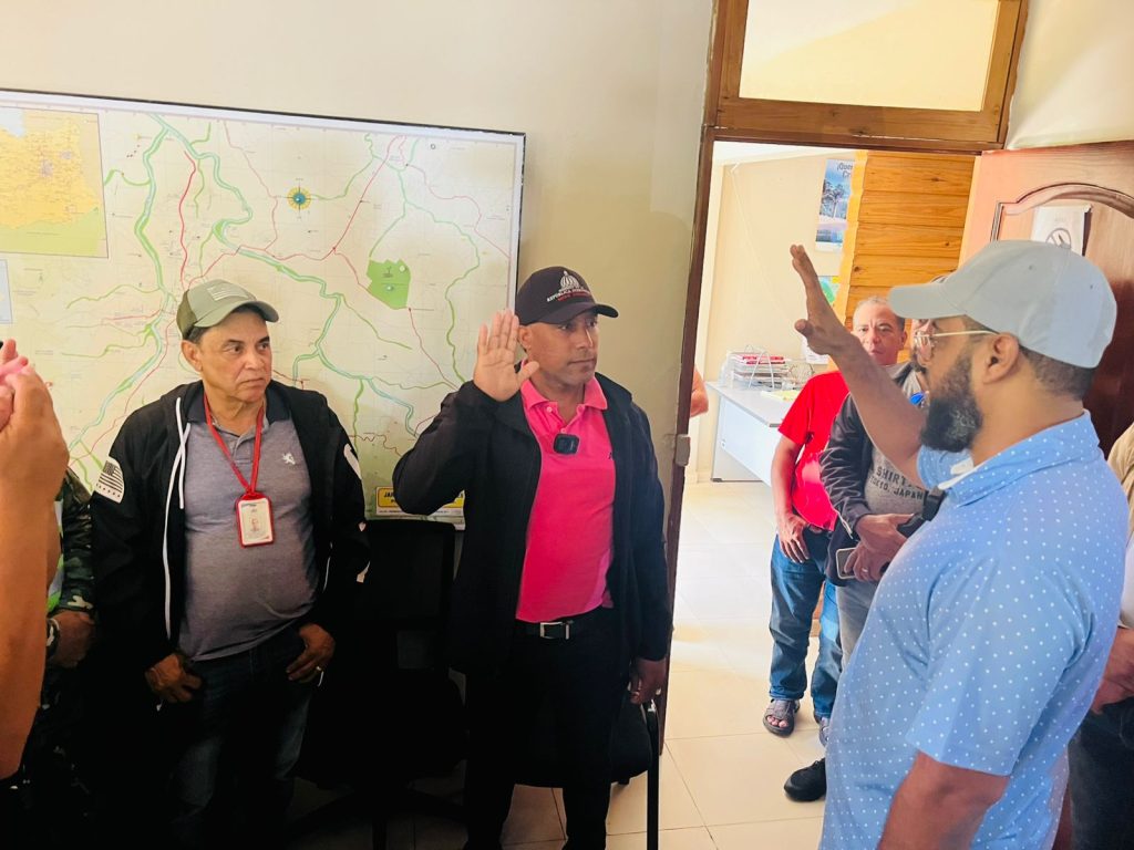 Juramentan al nuevo director de Medio Ambiente en Jarabacoa Juramentan al nuevo director de Medio Ambiente en Jarabacoa