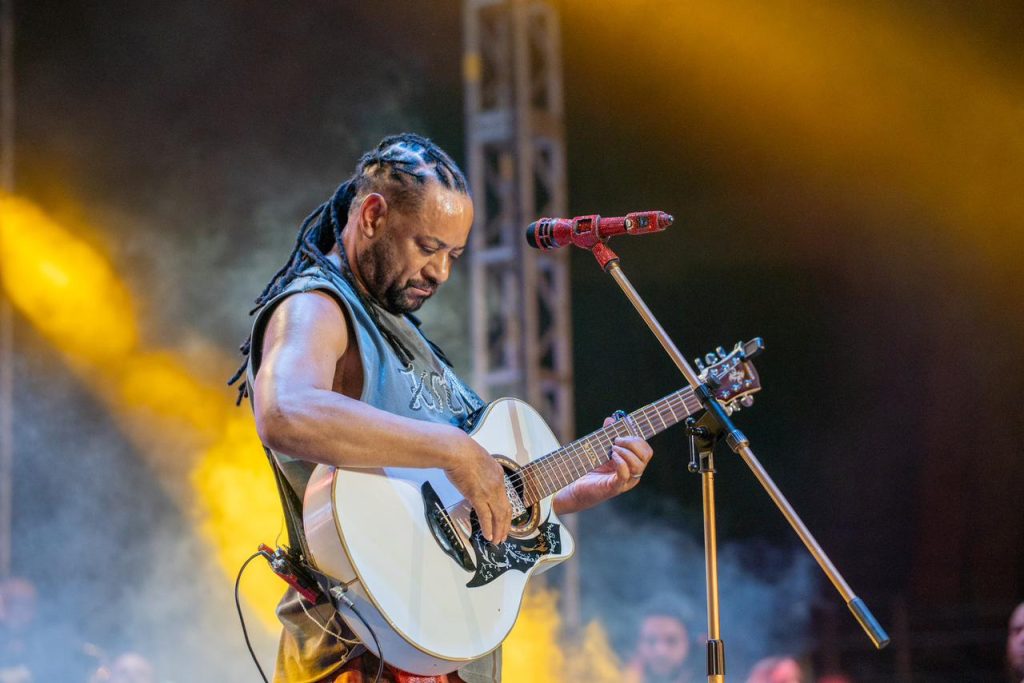 Luis Vargas regala una noche magica en la Gran Arena del Cibao