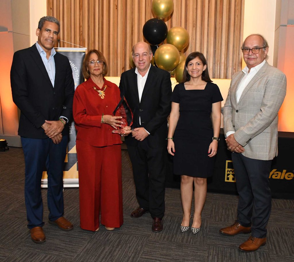 Marlon Hernandez Gerente de Marca Hyster Milagros Abreu Presidente Ejecutiva Enrique Garcia Director de Ventas Carla Frias Directora de Mercadeo y