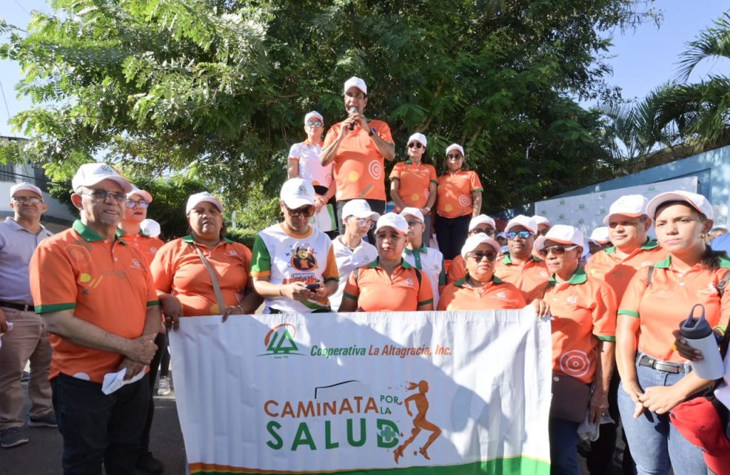 Rafael Narciso Vargas presidente de Cooperativa La Altagracia Inc. junto al consejo durante el discurso central e1728321237675