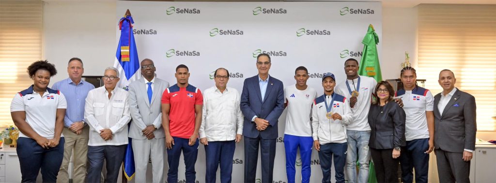 SeNaSa otorga una mayor cobertura de salud a atletas y medallistas olímpicos Santiago Hazim junto a los atletas y representantes de las diferentes federaciones