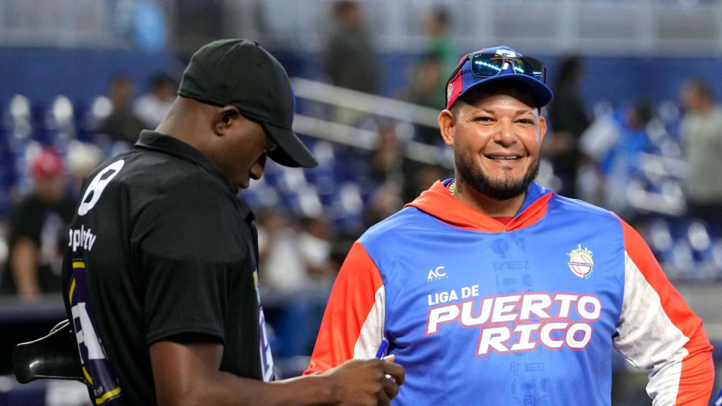 Yadier Molina como su nuevo dirigente aguilas cibaenas eljacaguero