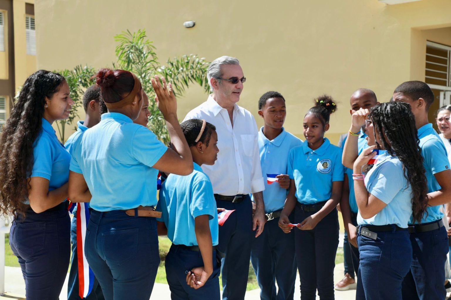 Abinader anuncia construccion de 4000 nuevas aulas para 2025 e inaugura centros educativos en Pantoja y Pedro Brand