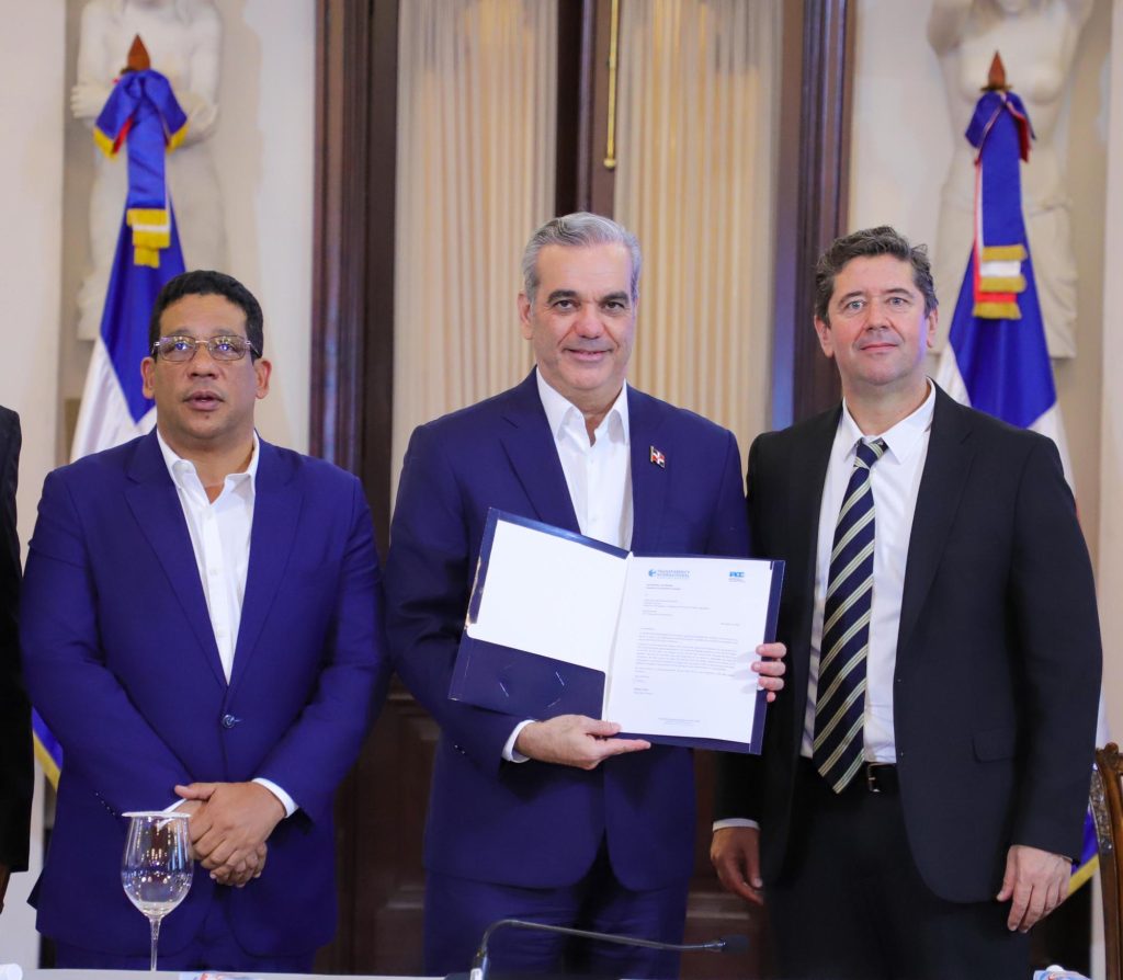 Presidente Abinader reafirma compromiso con la transparencia Abinader reafirma compromiso con la transparencia