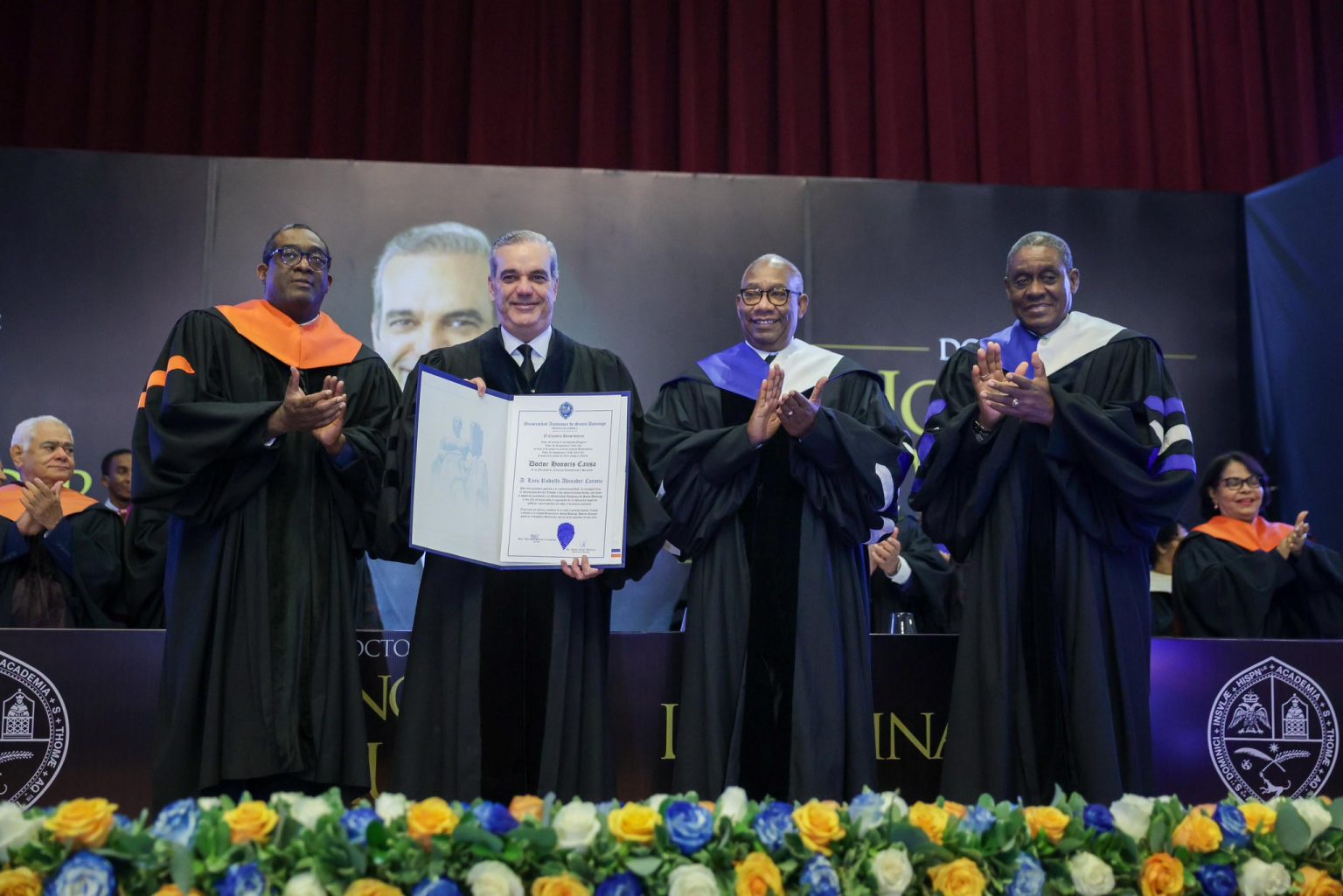 Abinader recibe Doctorado Honoris Causa de la UASD