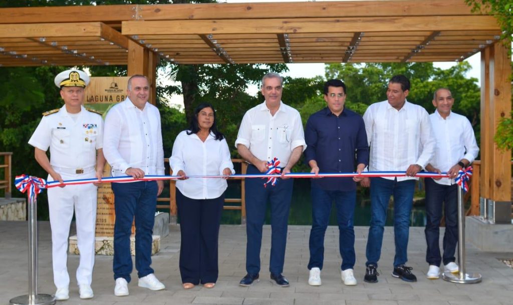 Abinader y ministro de turismo inauguran renovada Laguna Gri Gri en Rio San Juan