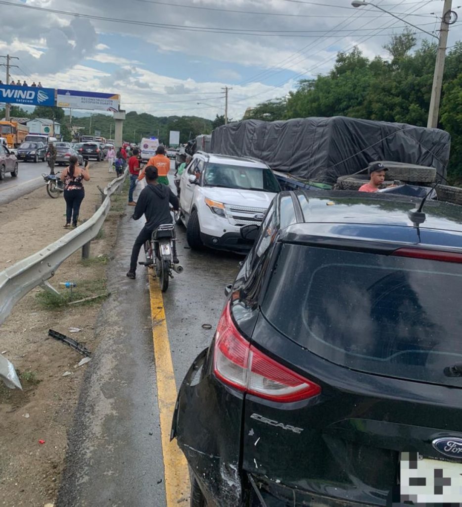 Accidente en la autopista Santiago Navarrete imprudencia de los conductores o el mal tiempo por las lluvias