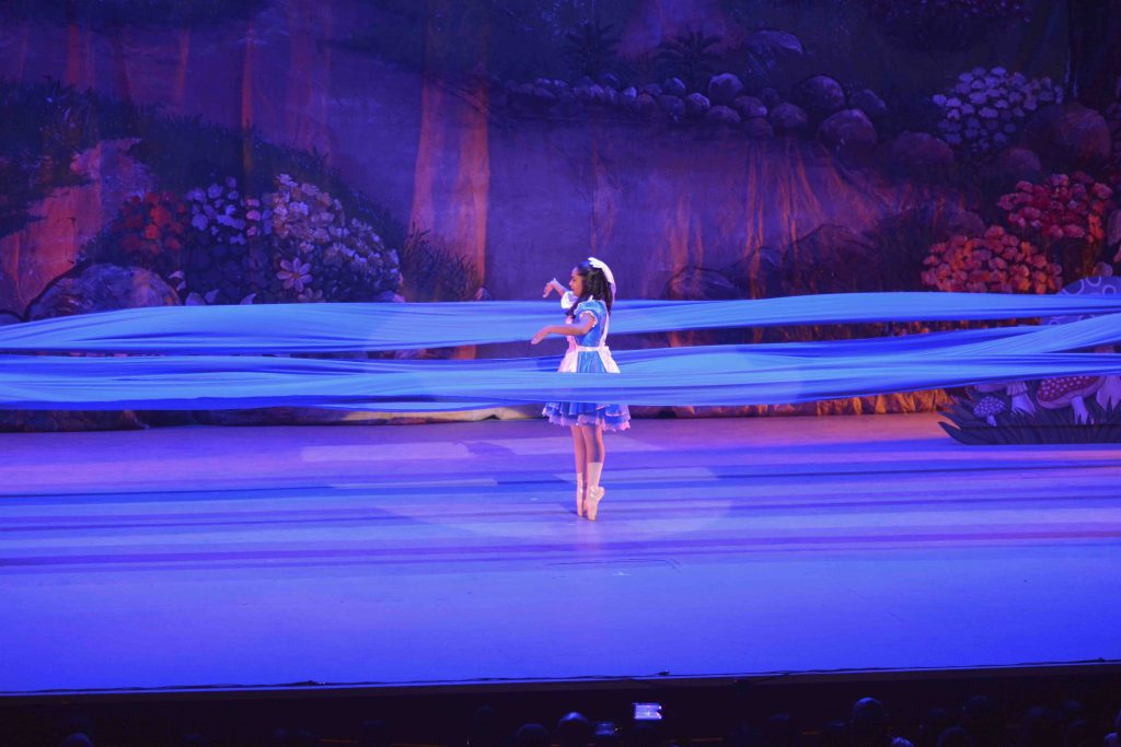 La Gala de Navidad del Instituto de Cultura y Arte (ICA)brilla en el Gran Teatro del Cibao Alicia en el pais de las maravillas 1