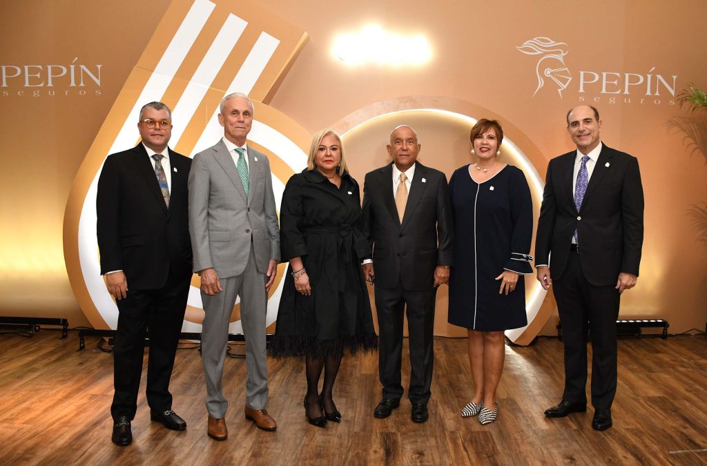 Seguros Pepín celebra 60 años de liderazgo en el mercado asegurador dominicano Ariel Romero Ernesto Romero Rosalia Corominas Hector Antonio Rafael Corominas Rosa Margarita Corominas y Ernesto Romero Jose Luis de Ramon