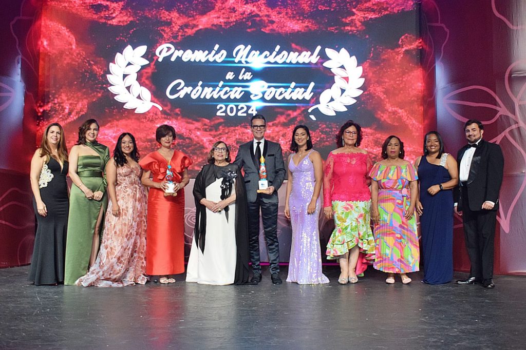 Asociación Dominicana de Cronistas Sociales reconoce trayectoria de pioneros y fundadores Denny Peralta Elizabeth Fondeur Carol Mueses Jacqueline Ventura Mirna Pimentel Francisco Sanchiz Johanny Polanco Candida Ortega Zoila Puello