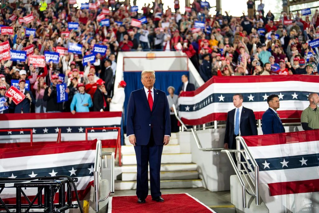 Harris y Trump cierran sus campañas en EE.UU. con estados de ánimo opuestos y una carrera sin favorito claro Donald Trump candidato republicano eljacaguero