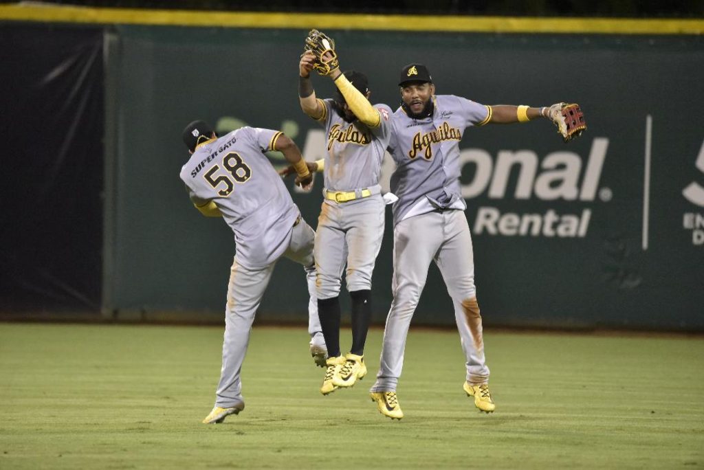 Encarnacion y Aderlin Aguilas vienen de atras y derrotan a Toros 6 5 en 11 entradas