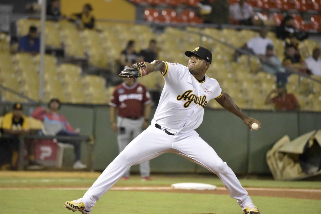 Enny Romero brilla en el montículo y las Águilas vencen a los Gigantes 3-1 Enny Romero eljacaguero 1