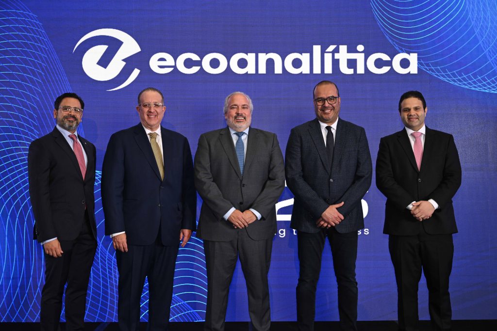 La crisis financiera de las EDES y el incremento tarifario centran debate sobre futuro económico de RD FOTO PRINCIPAL Bernardo Fuentes Jesus Hernandez Alejandro Grisanti Magin Diaz y Richard Medina 2