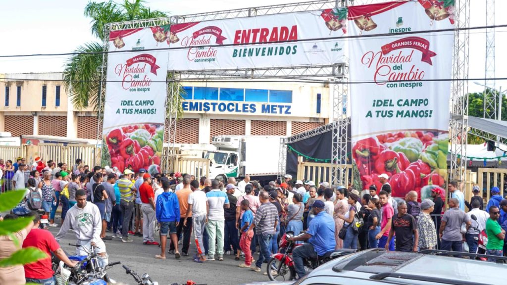 Grandes Ferias Navidad del Cambio con el Inespre en Azua