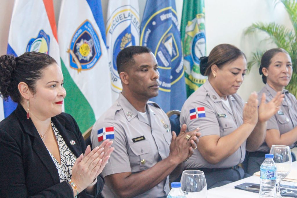 Policía Nacional avanza en su proceso de profesionalización capacitando a sus miembros con importantes eventos educativos IMG 20241115 WA0121