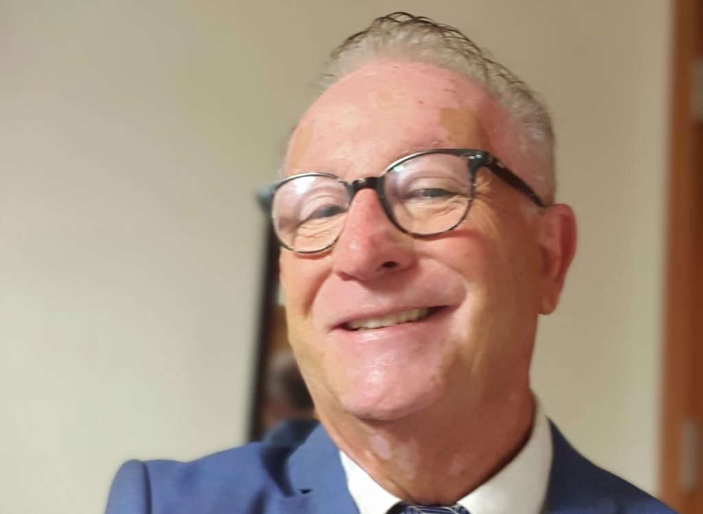 Daniel Chamorro, profesor de economía internacional de CEF.- Santo Domingo, sostiene que el regreso de Donald Trump a la Casa Blanca plantea desafíos disruptores que obligarán a empresas, instituciones públicas y ONGs a adaptarse a grandes cambios. IMG 20241120 WA0032 e1732324116656