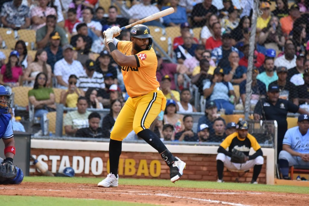 Jerar Encarnacion puso a las Aguilas al frente