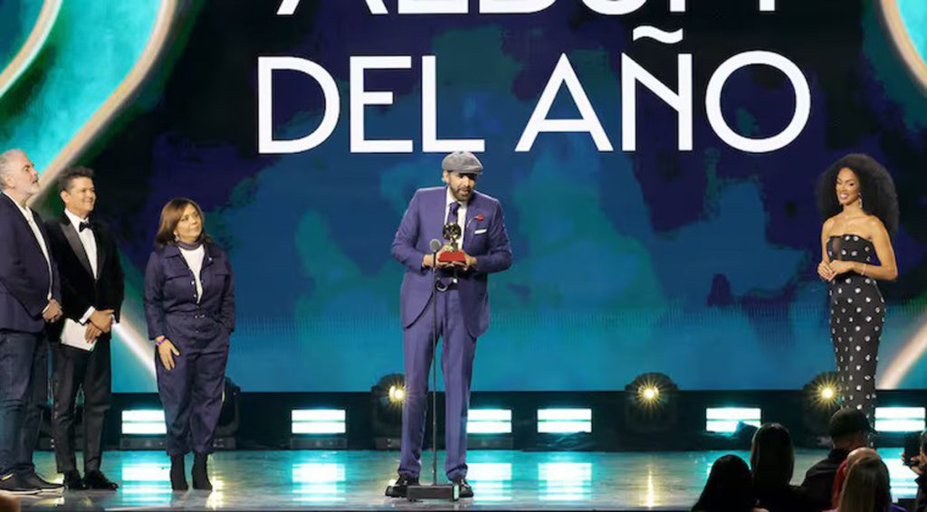 Juan Luis Guerra triunfa en los Latin Grammy 2024a