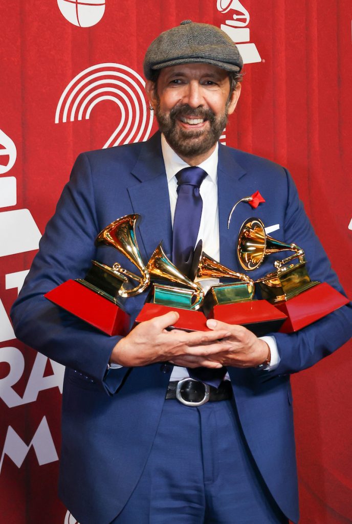 Juan Luis Guerra triunfa en los Latin Grammy 2024b