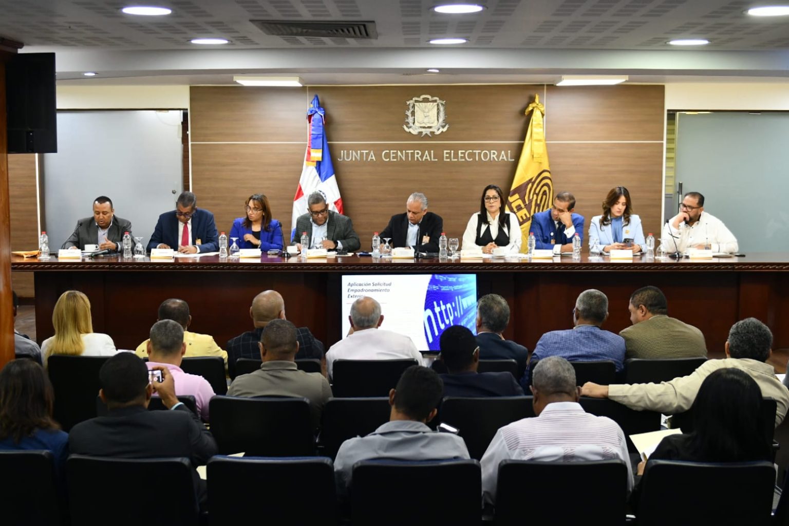 La JCE avanza en la modernizacion del proceso de renovacion de la Cedula de Identidad y Electoral