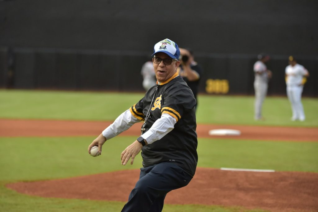 Pica y se Extiende Monsenor Hector Rafael eljacaguero1