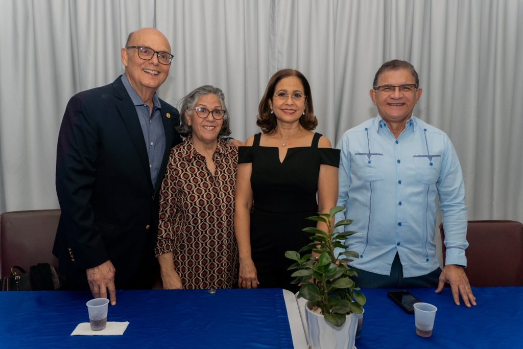 Rafael Santos Wanda de Santos Rita Diaz de Hernandez y Fausto Hernandez