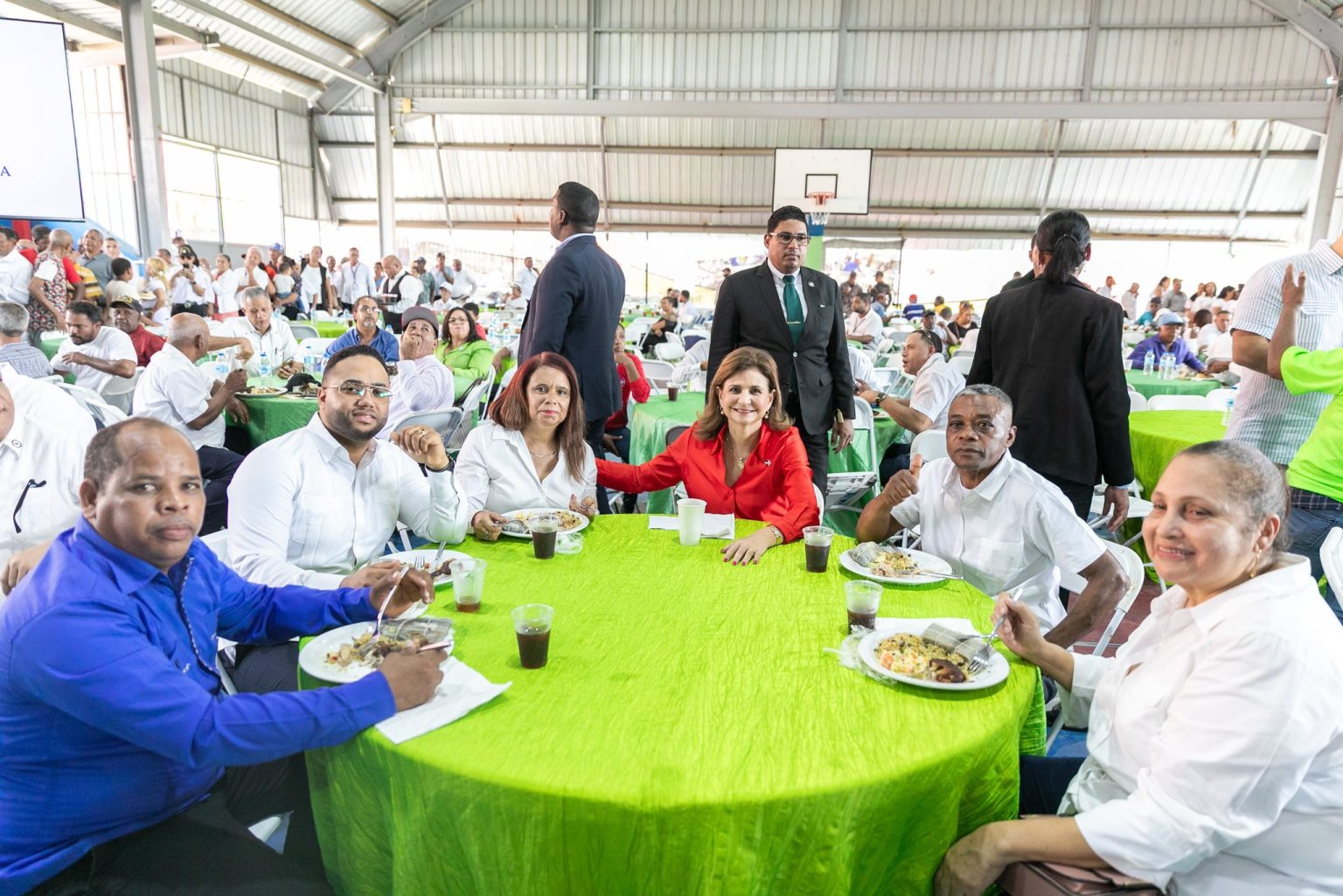 Raquel Pena Activa el Bono Navideno y Programa La Navidad del Cambio