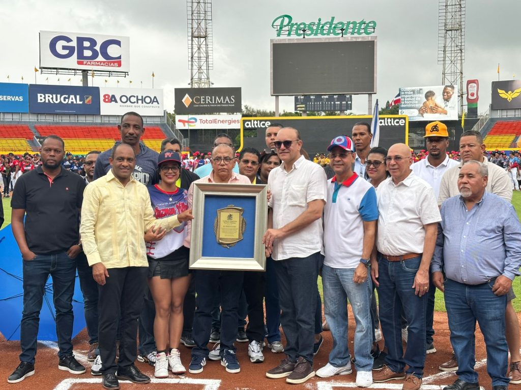 Inaugurado el Torneo de Béisbol Juvenil de la Fundación Villalona 2024 en Santiago Torneo de Beisbol Juvenil Santiago 2024 en el Estadio Cibao dedicado al doctor Plutarco Arias