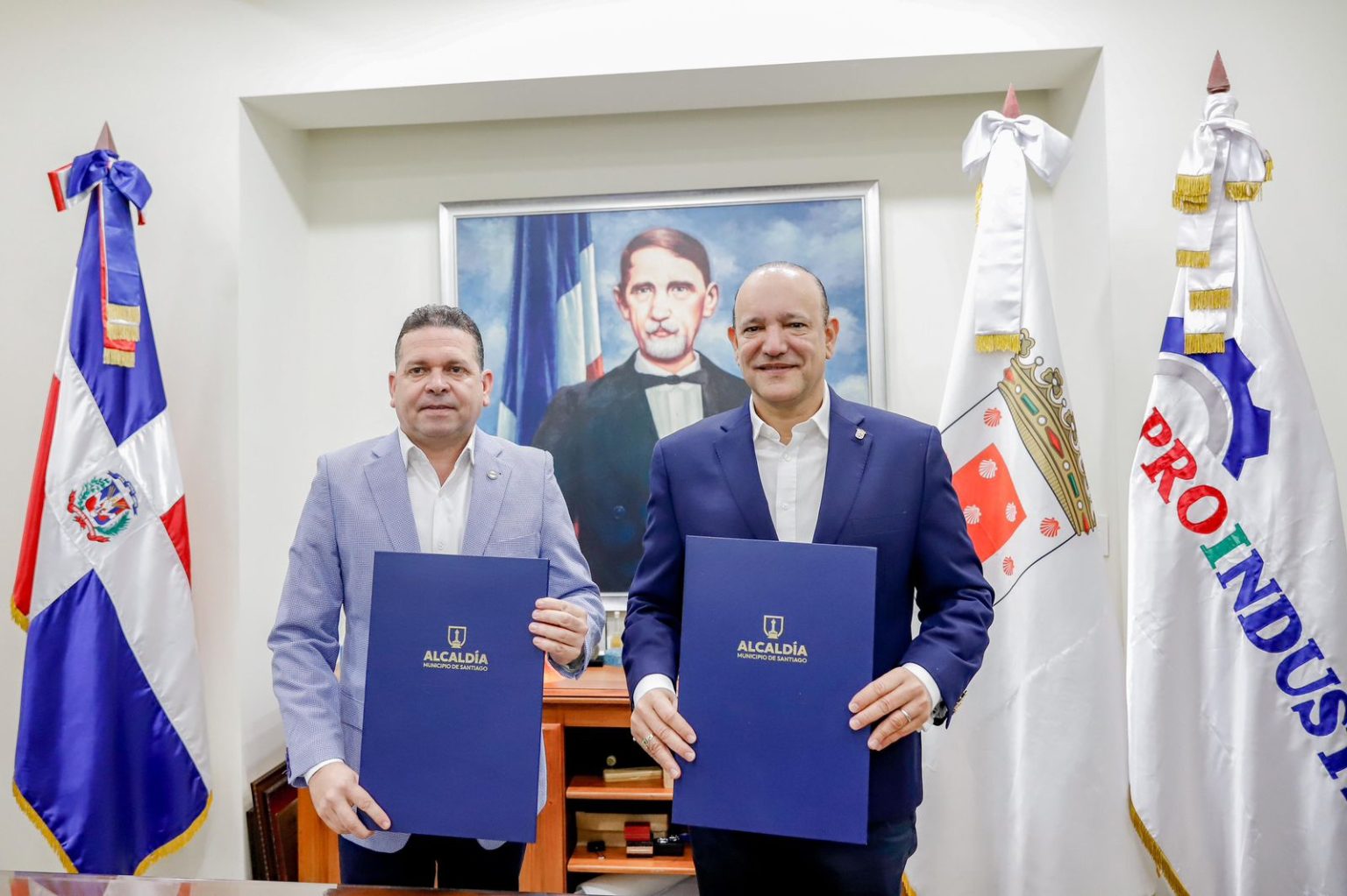 Ulises Rodriguez Guzman y con la participacion del director general de Proindustria Rafael Cruz Rodriguez