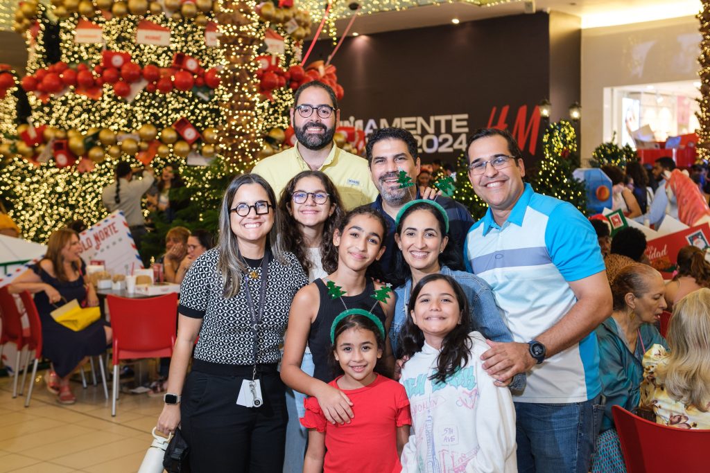Ágora Mall celebra una Navidad mágica con su icónico Árbol que Canta y promociones especiales para premiar a sus clientes XT3S5221
