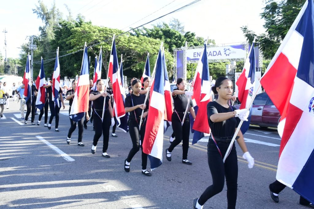 desfile el 180 aniversario de la primera Constitucion Dominicana