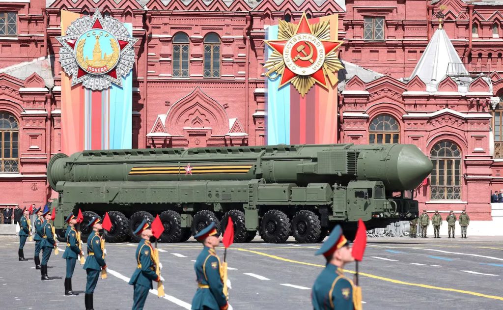 misil balistico Yars en la Plaza Roja en el desfile del Dia de la Victoria