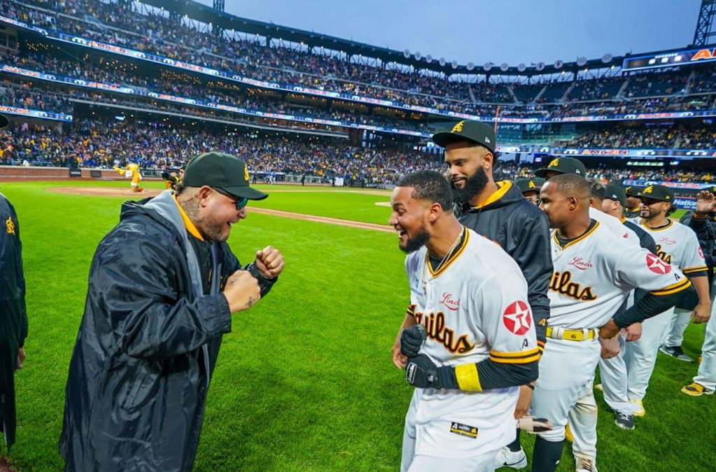 yadier molina Aguilas dejan en el terreno al Licey