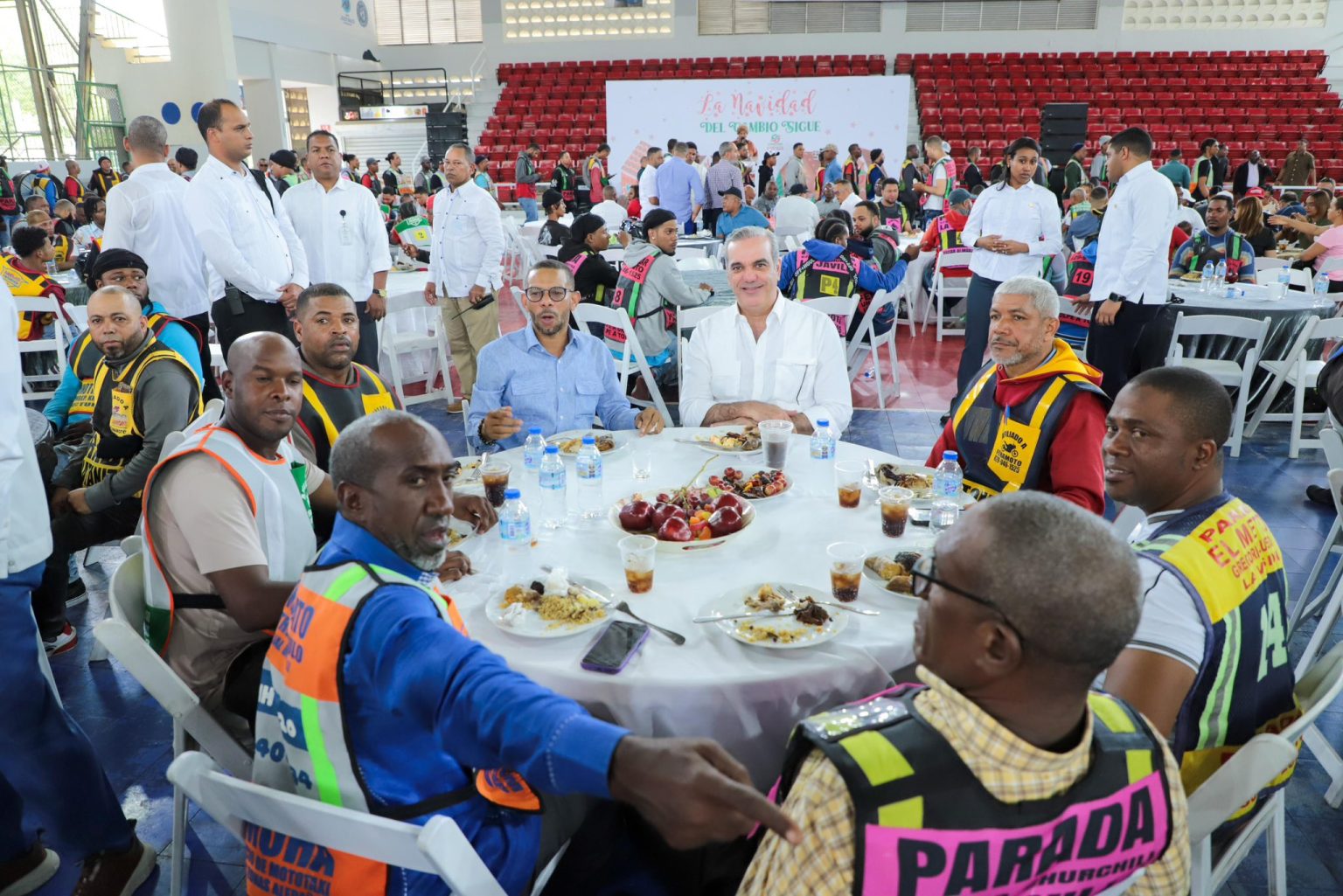 Abinader sostiene almuerzo navideno con cerca de mil motoconchistas y reitera su apoyo para seguir elevando su calidad de vida