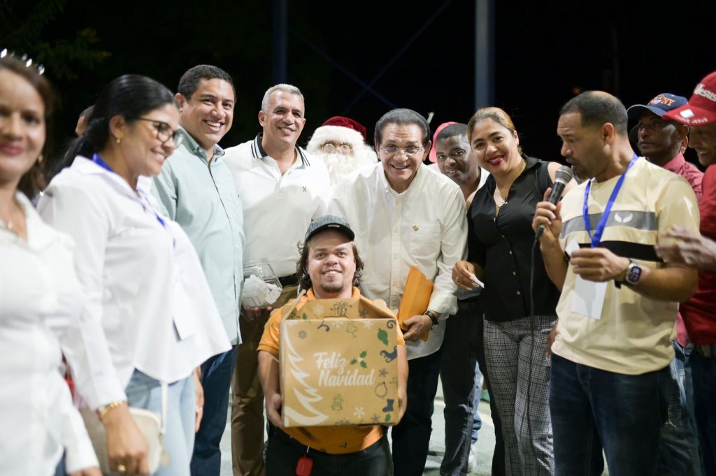 Daniel Rivera inicia Navidad Santiaguera con cenas y almuerzos1