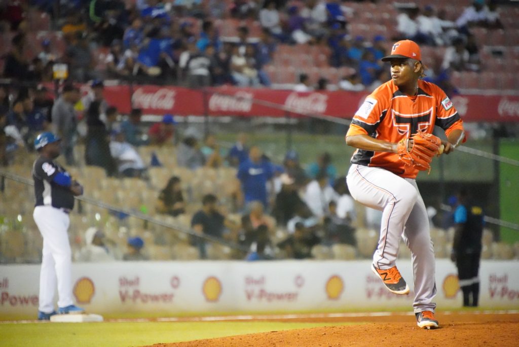 Águilas refuerzan pitcheo y poder zurdo en Draft de Reingreso Emailin Montilla